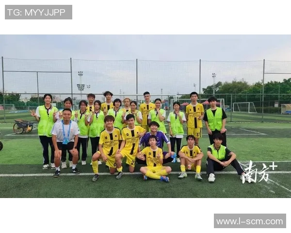 昔日绿茵场上的英雄们退役后重聚合影留念共话足球人生与荣耀回忆 昔日绿茵场上的英雄们退役后重聚合影留念共话足球人生与荣耀回忆