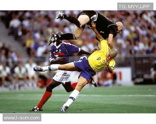 历届足球世界杯中的传奇球星与他们的辉煌瞬间回顾